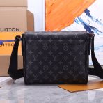 Louis Vuitton M46255 District Men Bags Size 26*20*7cm - Image 4