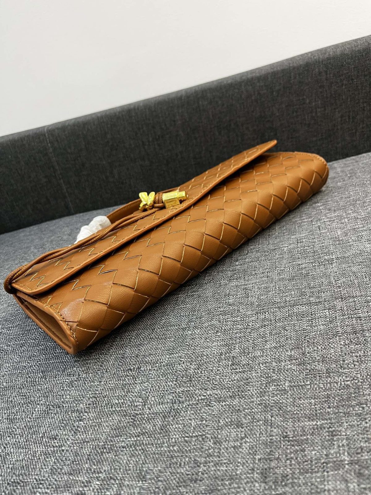 Bottega Veneta Andiamo Clutch 30*13*4cm - Image 6