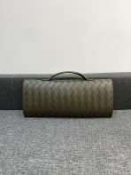 Bottega Veneta Andiamo Clutch 30*13*4cm - Image 2
