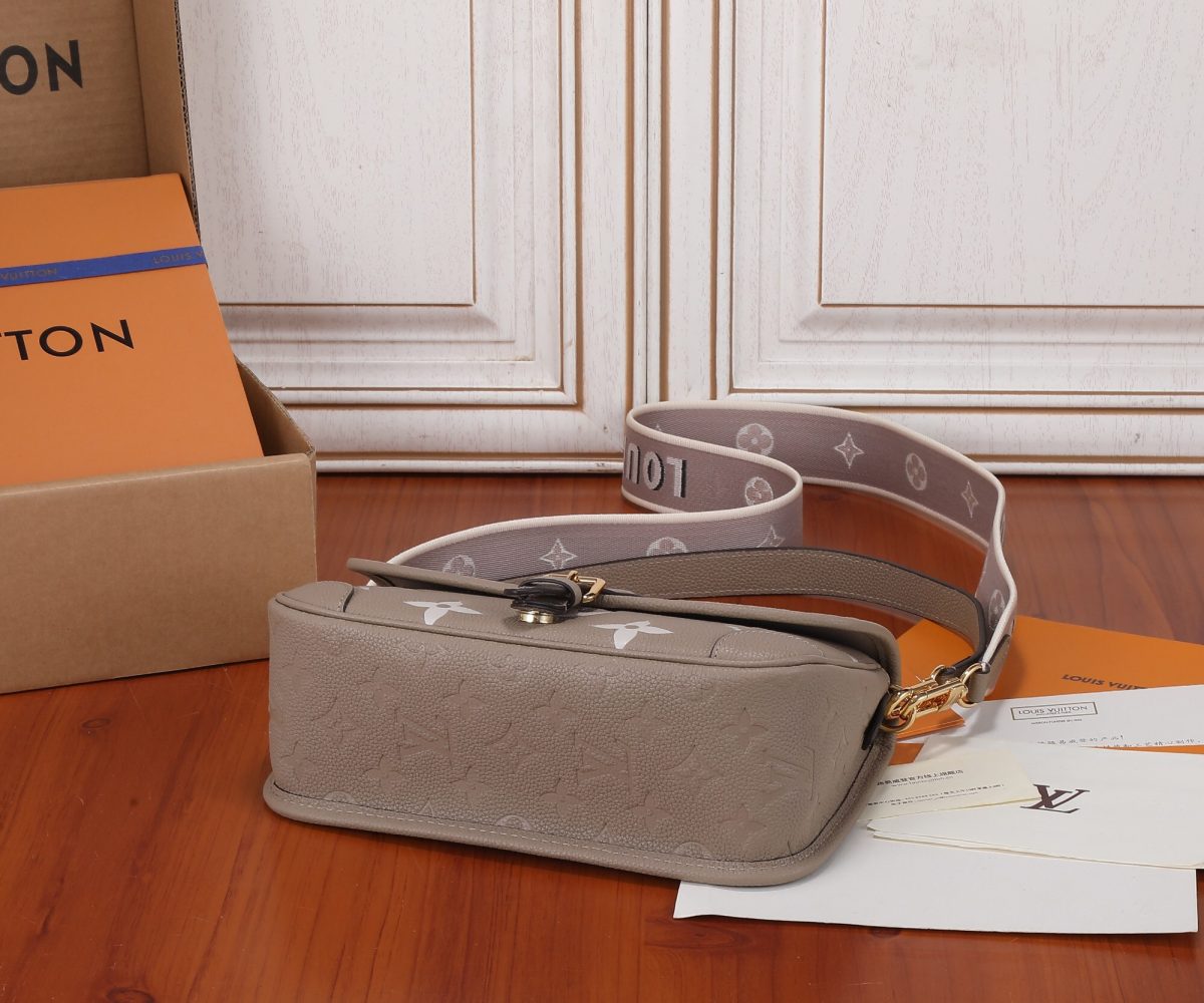 Louis Vuitton M46583 Diane Women Bags Size 23*16*8.5cm - Image 7