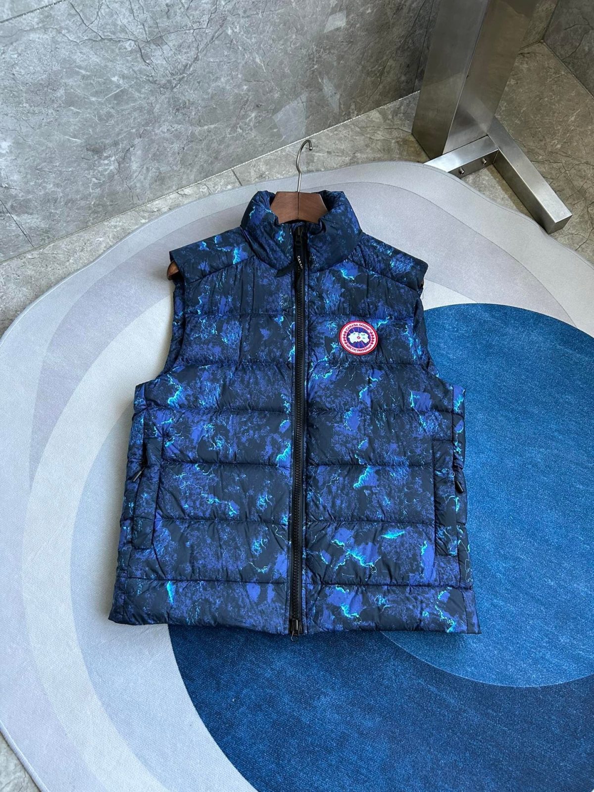 Canada Goose E2229 Crofton Vest-WD Men Winter Vest Size S-XXL - Image 3
