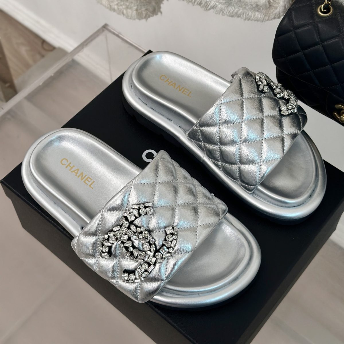 Chanel 2024 New Slippers Size 36-41 - Image 1