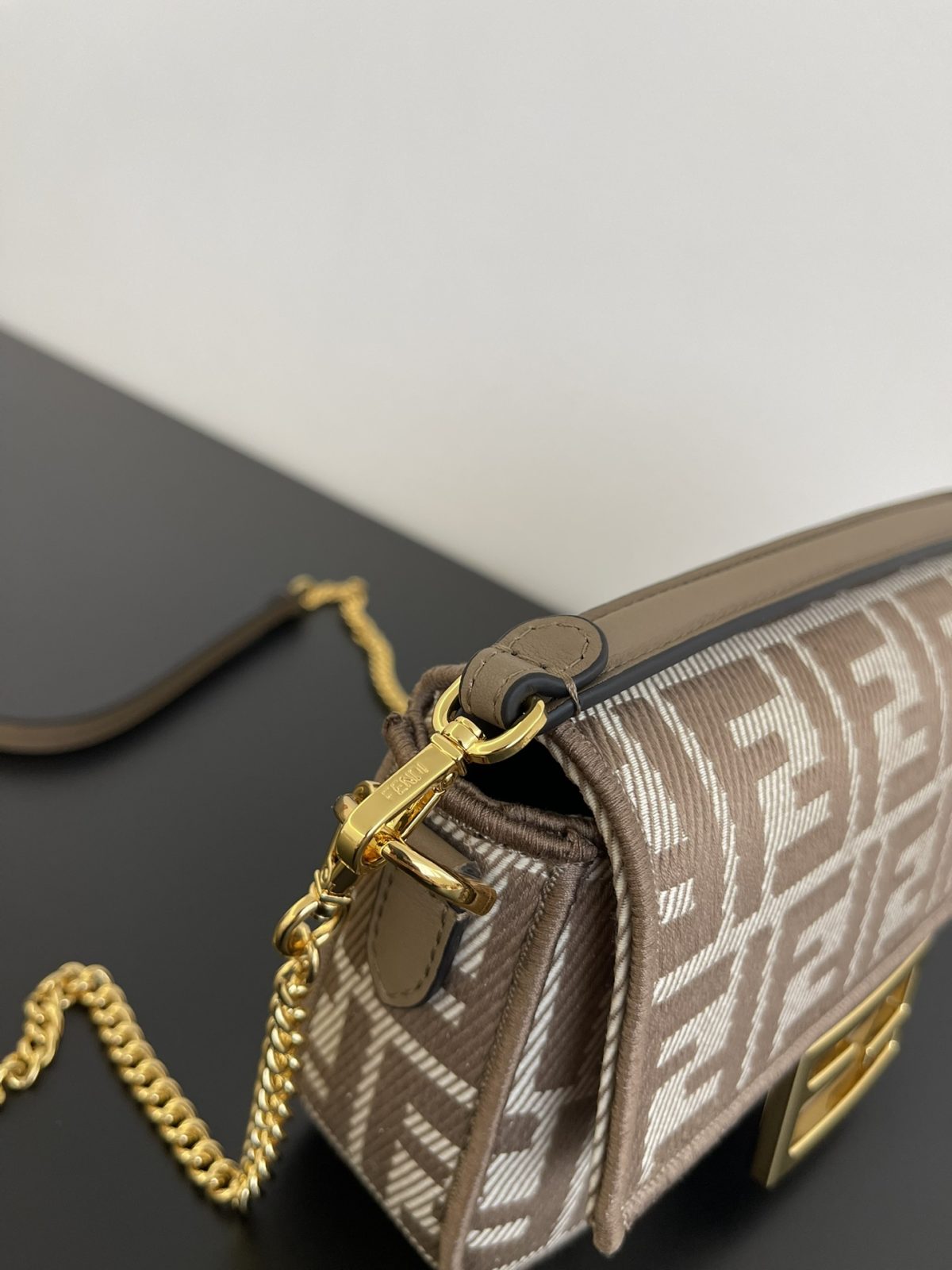 Fendi Baguette Shoulder Bags Small 19*10*4cm - Image 7