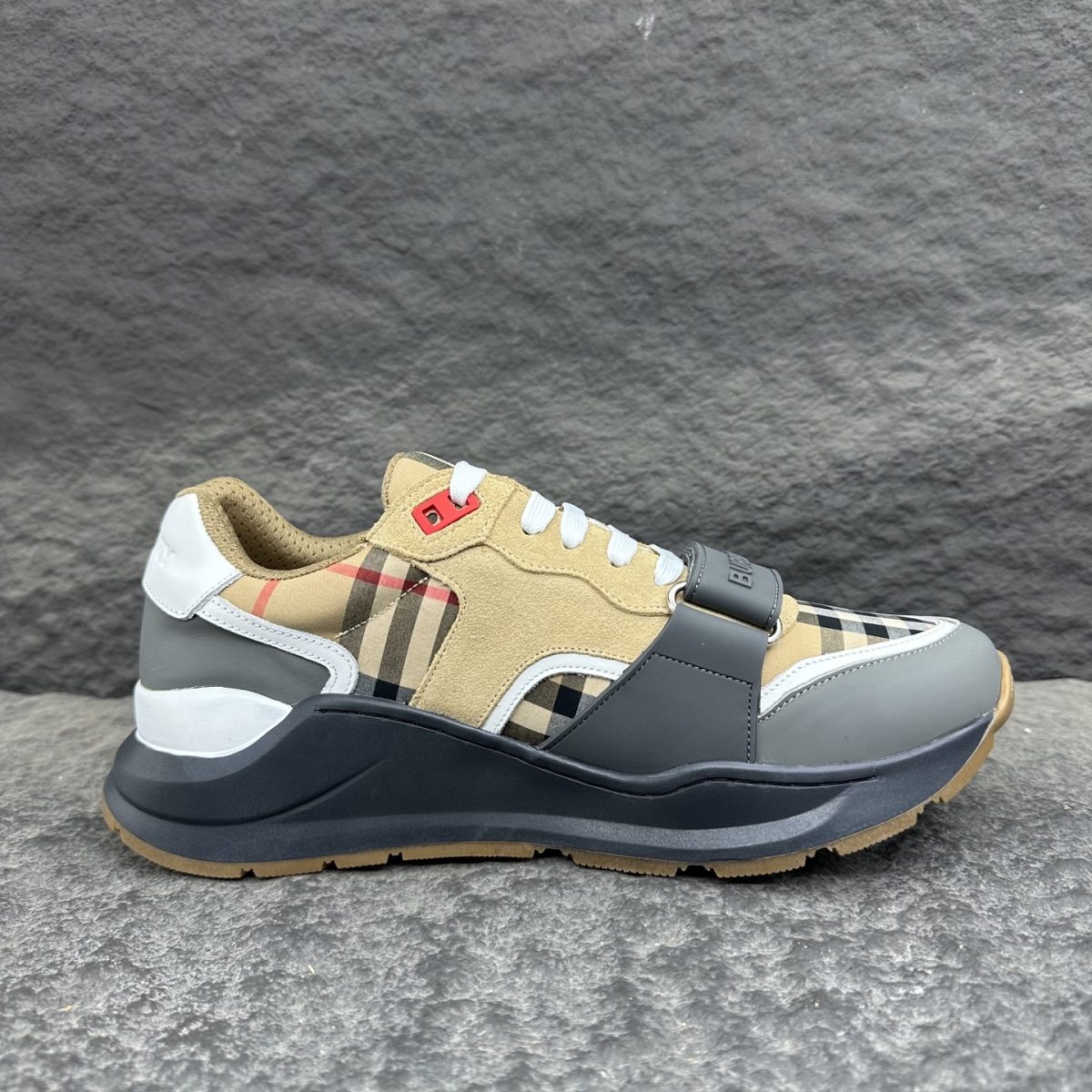 Burberry Vintage Sneaker Size 36-46 - Image 9