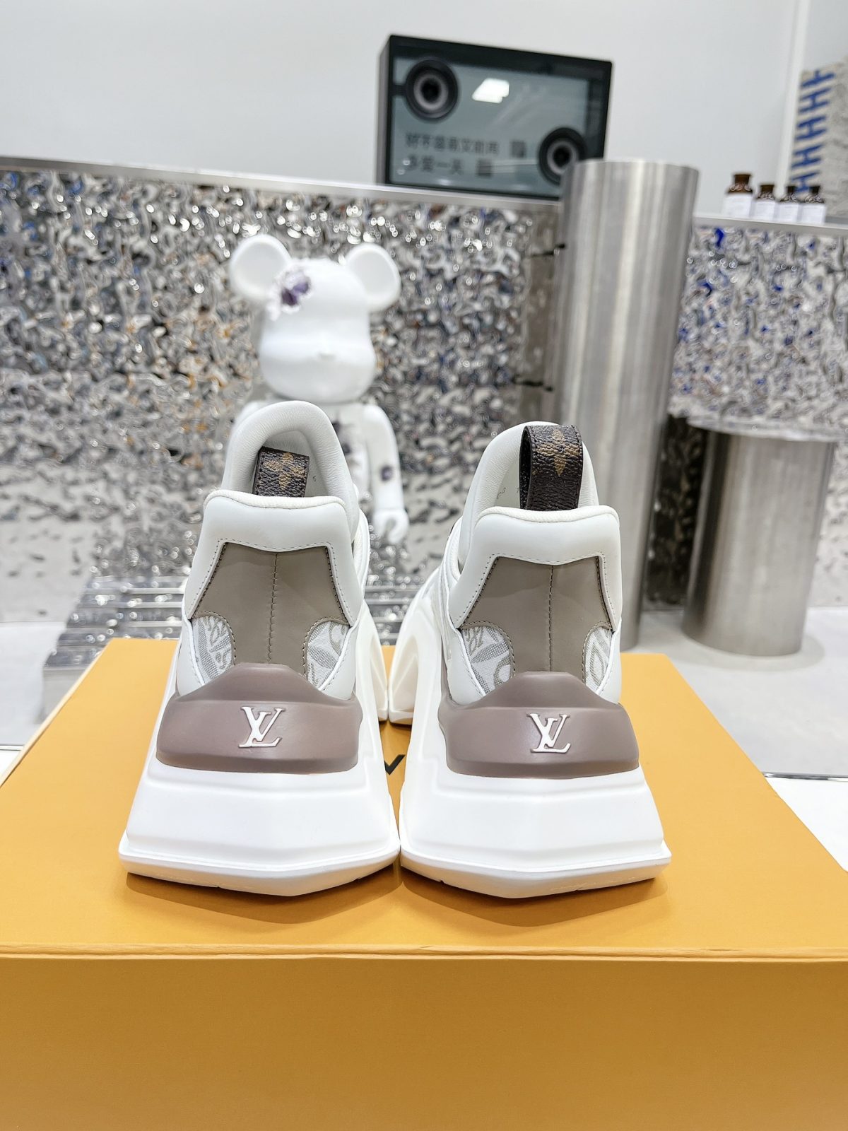 Louis Vuitton Cruise23 Archlight 2.0 Sneaker Size 36-41 - Image 8