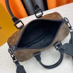 Louis Vuitton Keepall Bandoulière 25 Bags for Men - Image 8