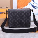 Louis Vuitton M46255 District Men Bags Size 26*20*7cm - Image 2