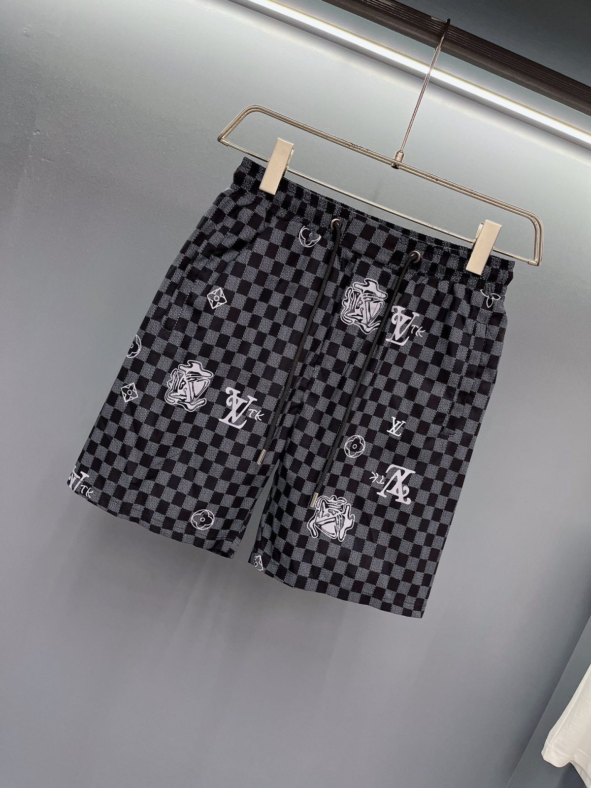 Louis Vuitton Beach Pants Size M-XXXL - Image 2