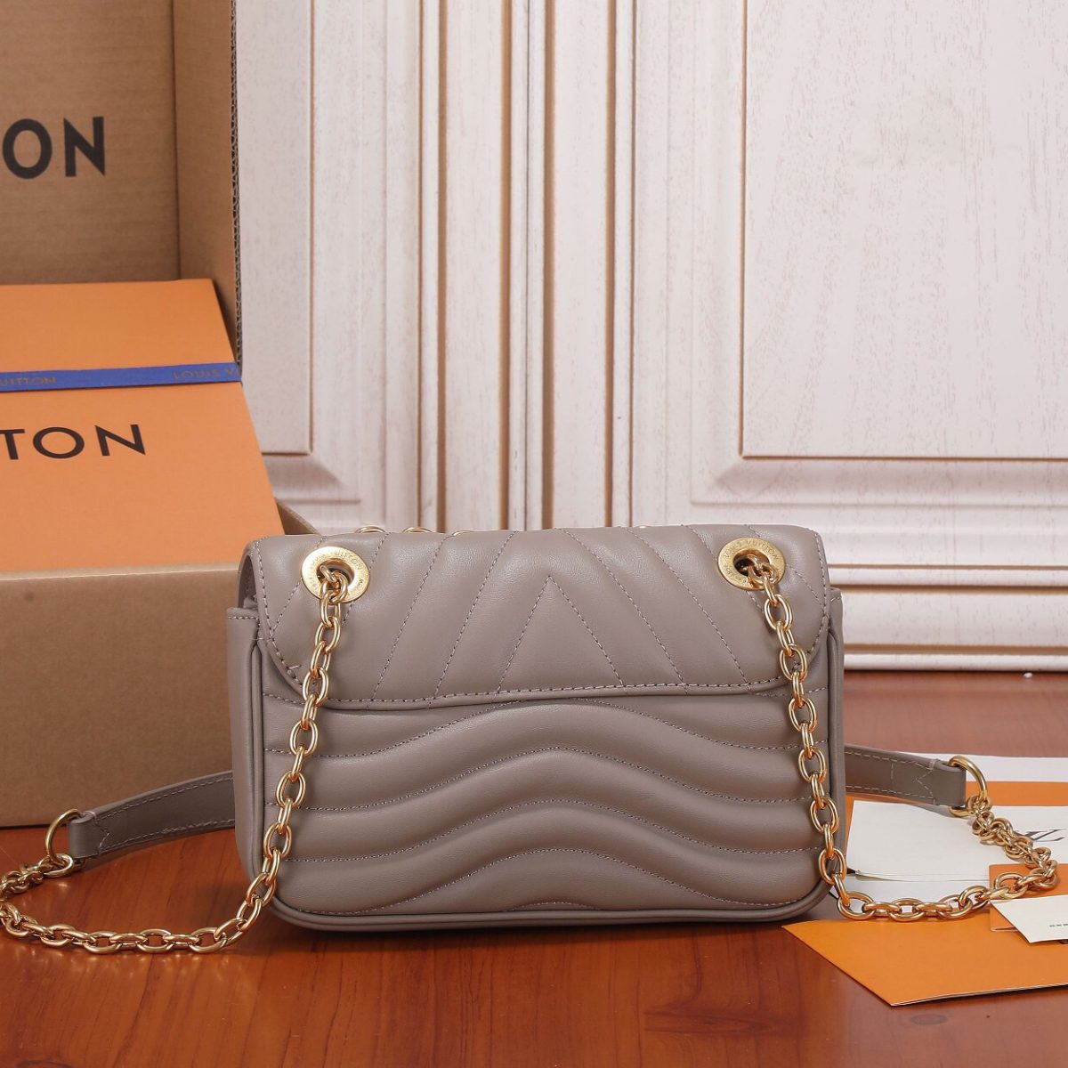 Louis Vuitton M20838 2022SS Women Shoulder Bags 21*12*9cm - Image 3