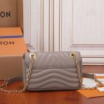 Louis Vuitton M20838 2022SS Women Shoulder Bags 21*12*9cm - Image 3