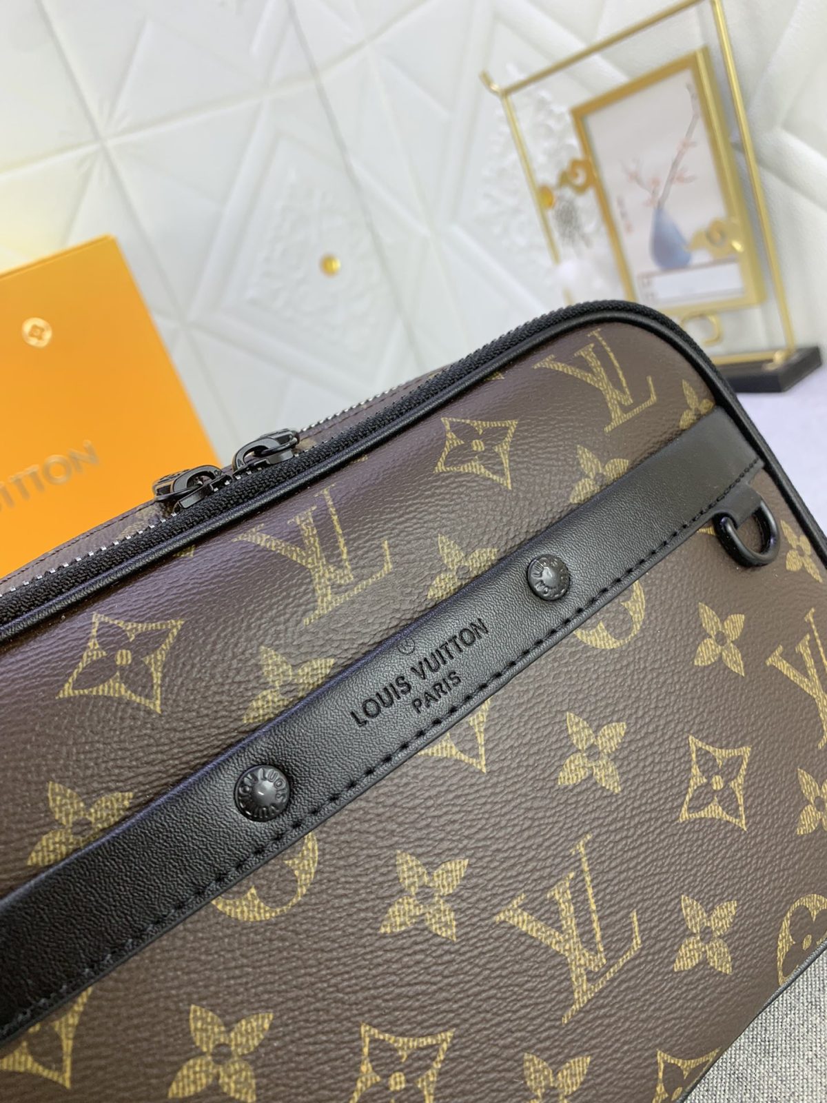 Louis Vuitton M82542 Alpha Shoulder Bags Size 11*18*6cm - Image 6