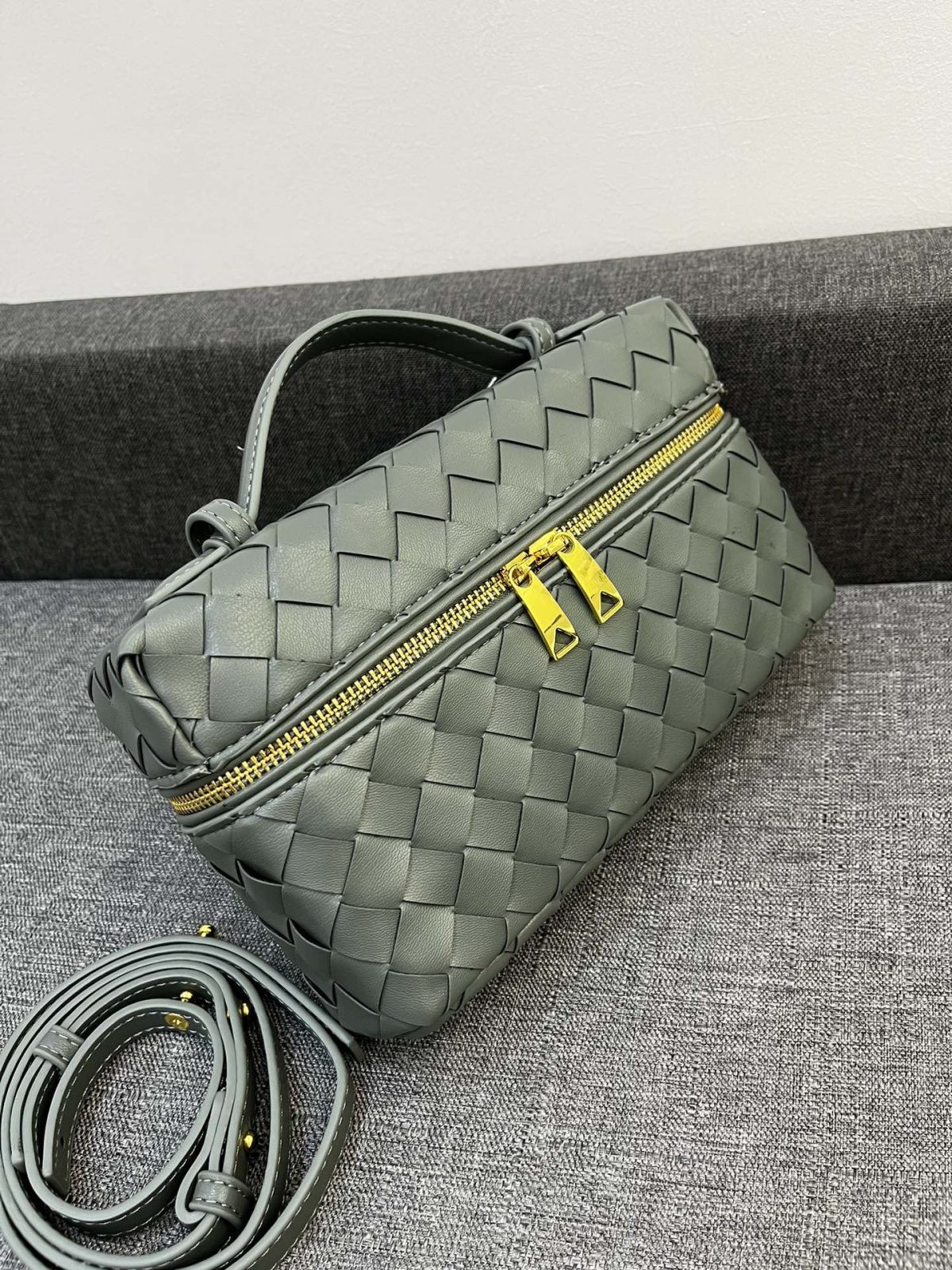 Bottega Veneta Vanity Case Shoulder Bags 24*13*6cm - Image 6