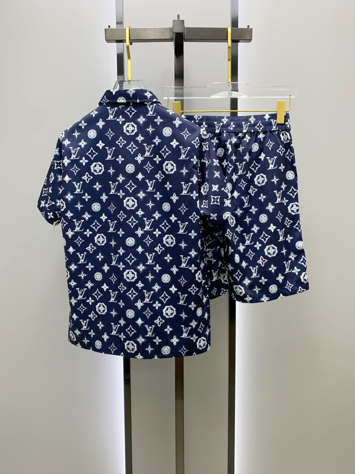Louis Vuitton Sommeranzug Size M-XXL - Image 11