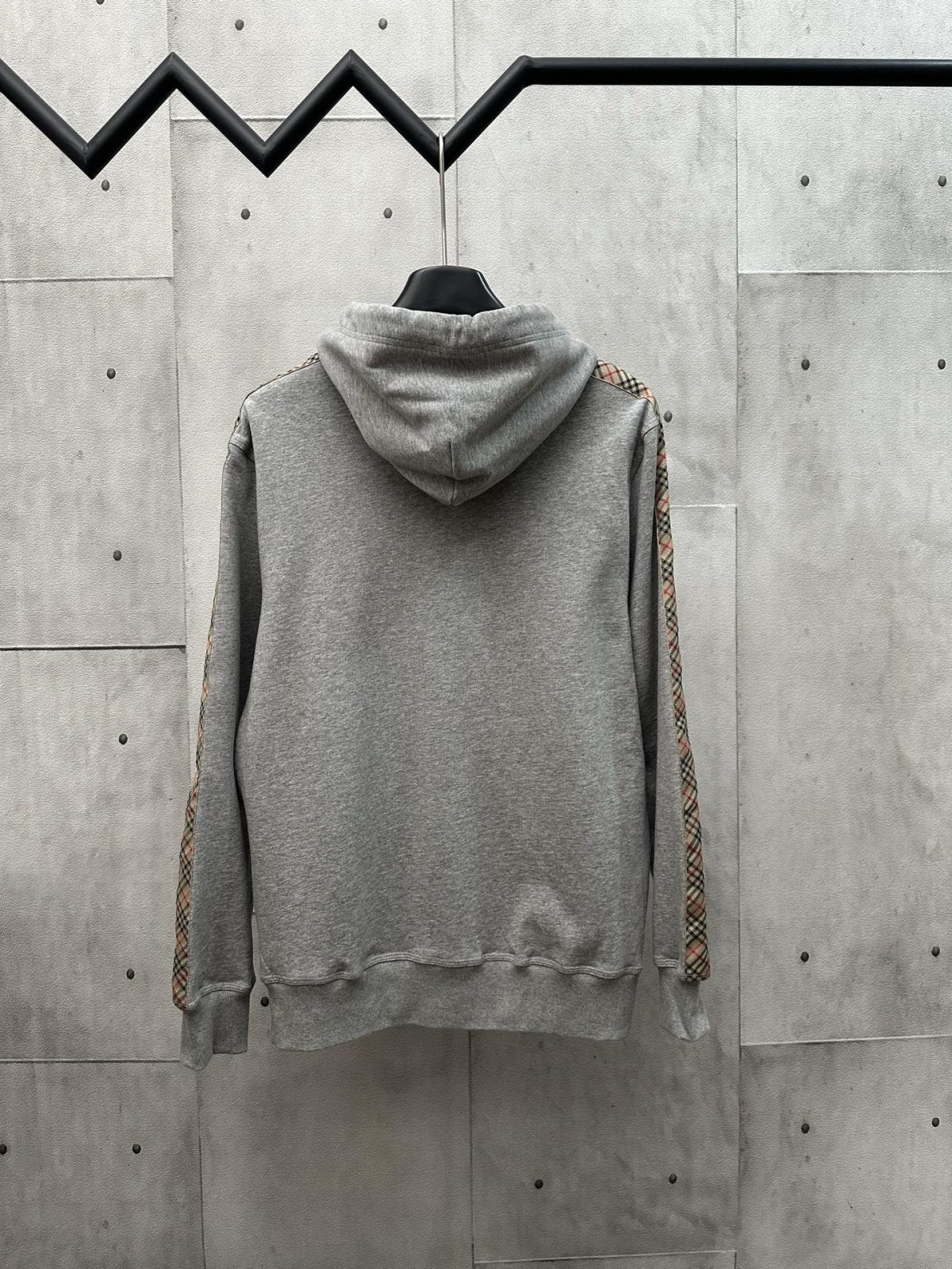 Burberry Unisex Jacket Size S-XL - Image 3