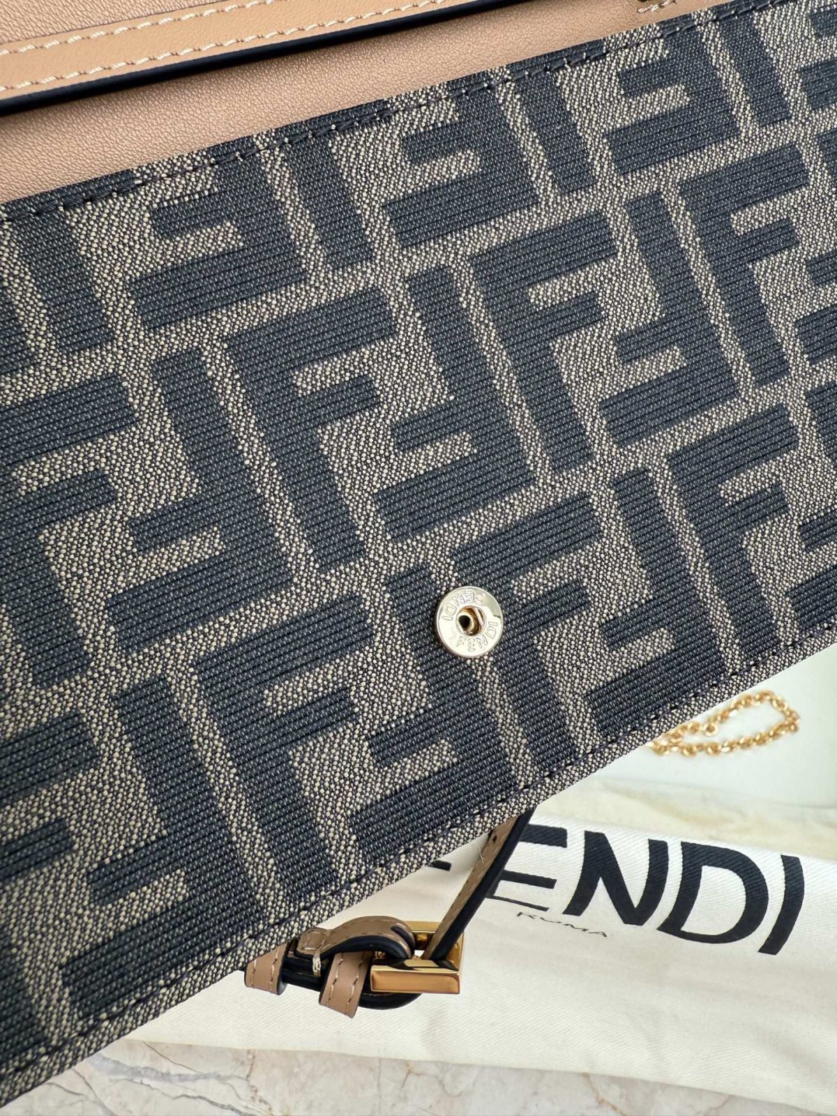 Fendi Shoulder Bags Size 21*11*5cm - Image 7
