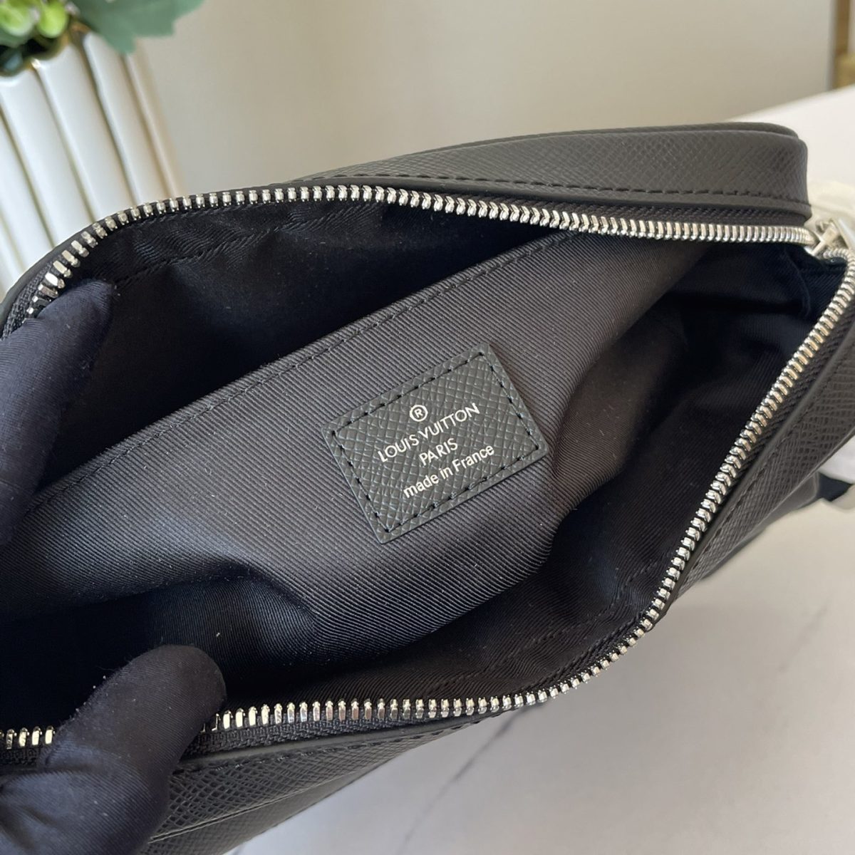 Louis Vuitton M30233 Outdoor Messenger Men Bags Size 29.5*20*10.5cm - Image 11