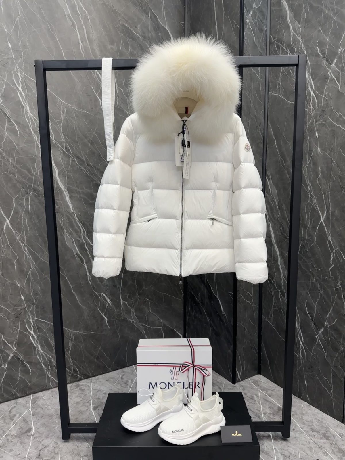 Moncler Boed Women Down Jacket Size S-XL - Image 3