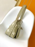 Louis Vuitton M46672 CarryAll Women Bags Size 29*24*12cm - Image 2