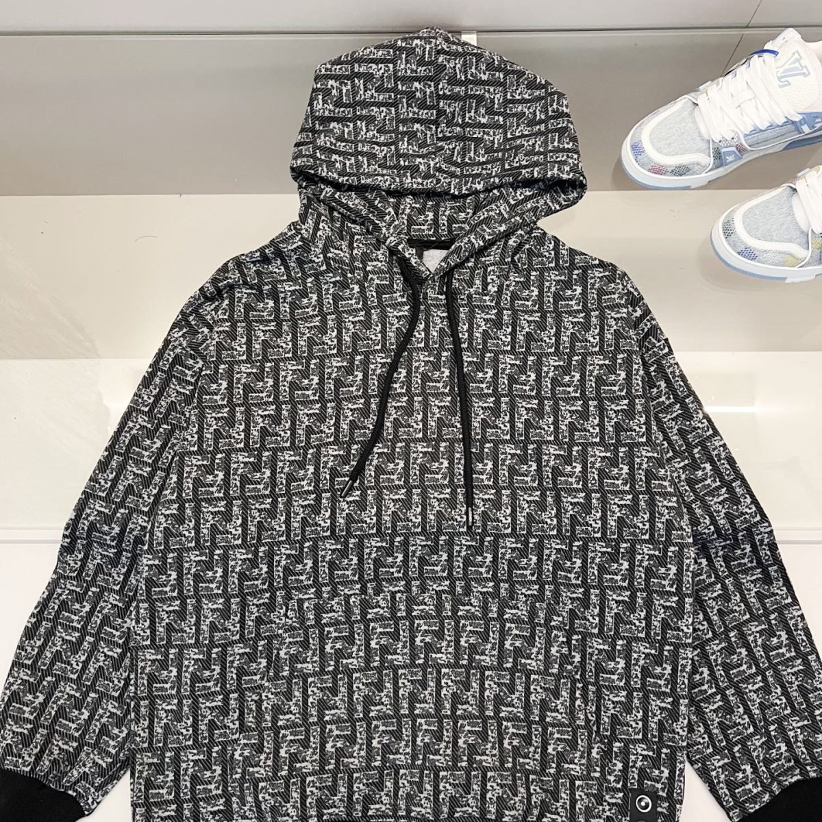Fendi Unisex Sweatshirt Size S-XL - Image 9