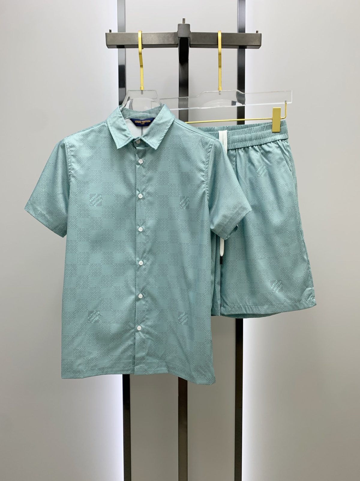 Louis Vuitton Sommeranzug Size M-XXL - Image 1