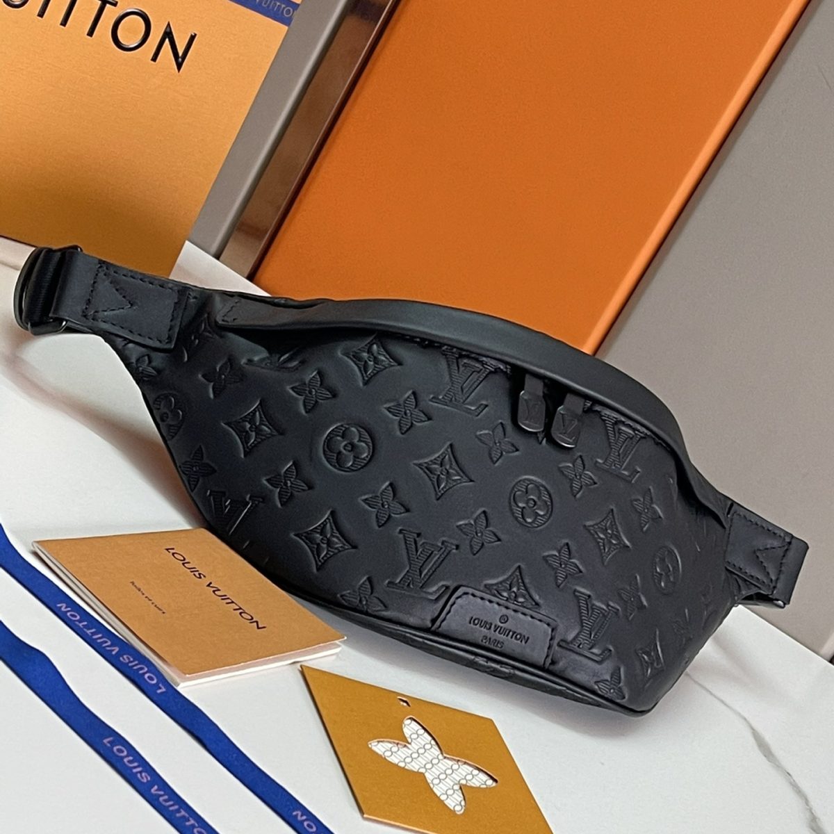 Louis Vuitton M46036 Discovery BumbagMen Bags Size 44*15*9cm - Image 4