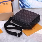 Louis Vuitton M46255 District Men Bags Size 26*20*7cm - Image 6