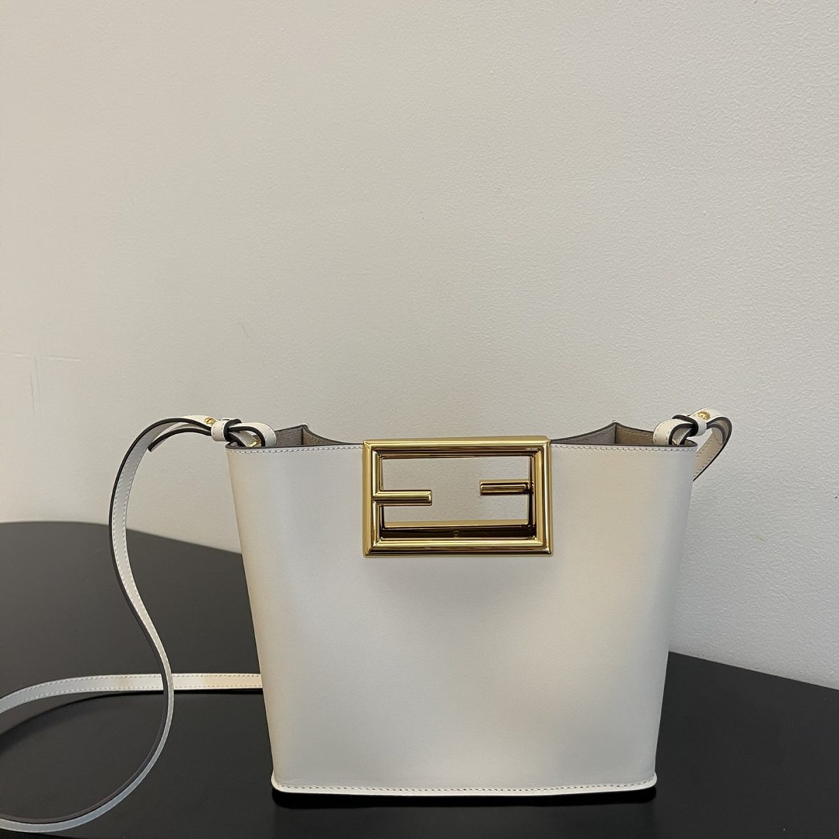 Fendi New Shoulder Bags 20*17*9cm - Image 9