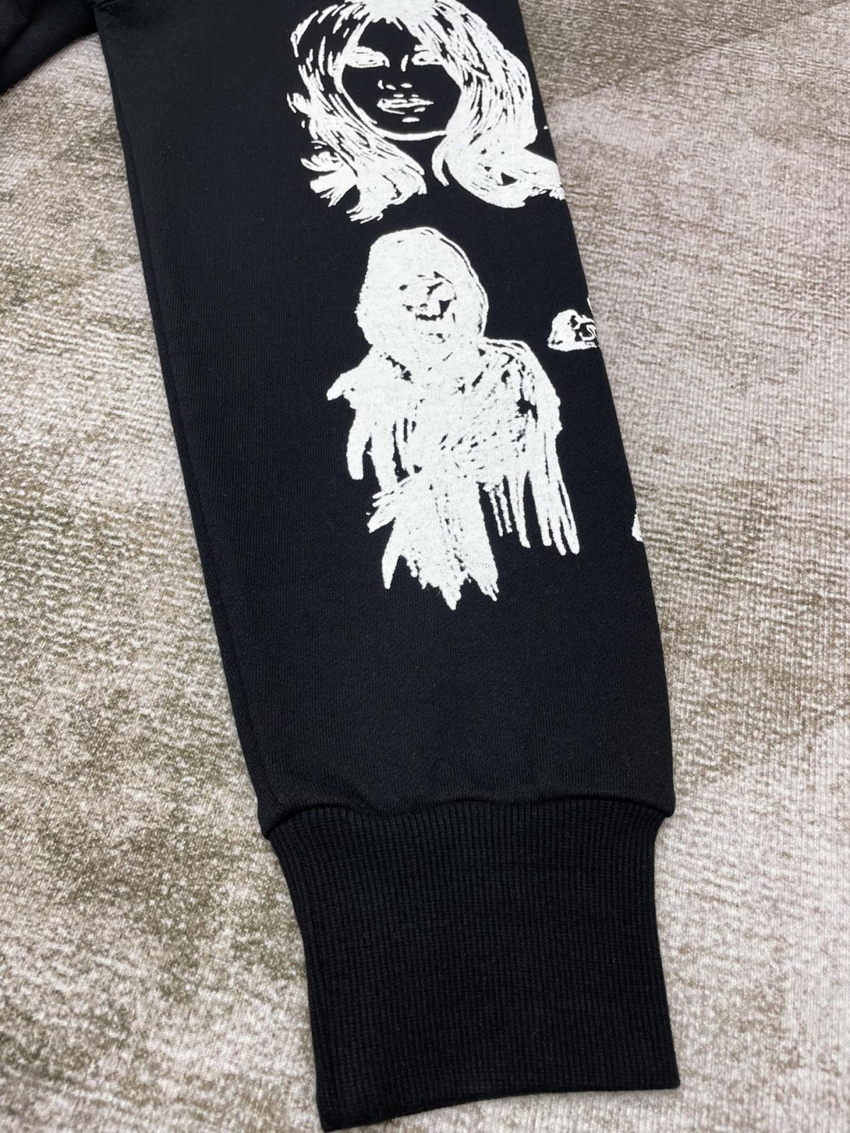 Amiri  Unisex Sweatshirt Size S-XL - Image 4