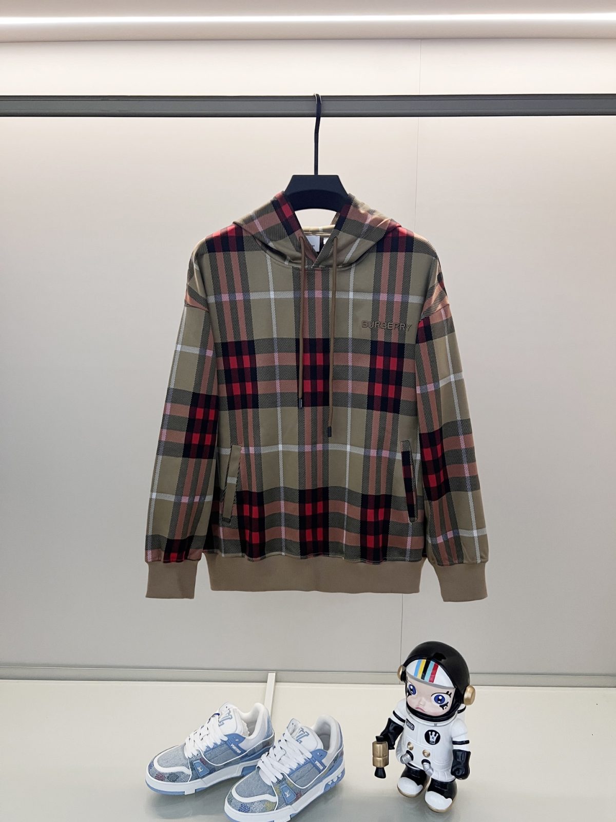 Burberry Unisex Sweatshirt Size S-XL - Image 1