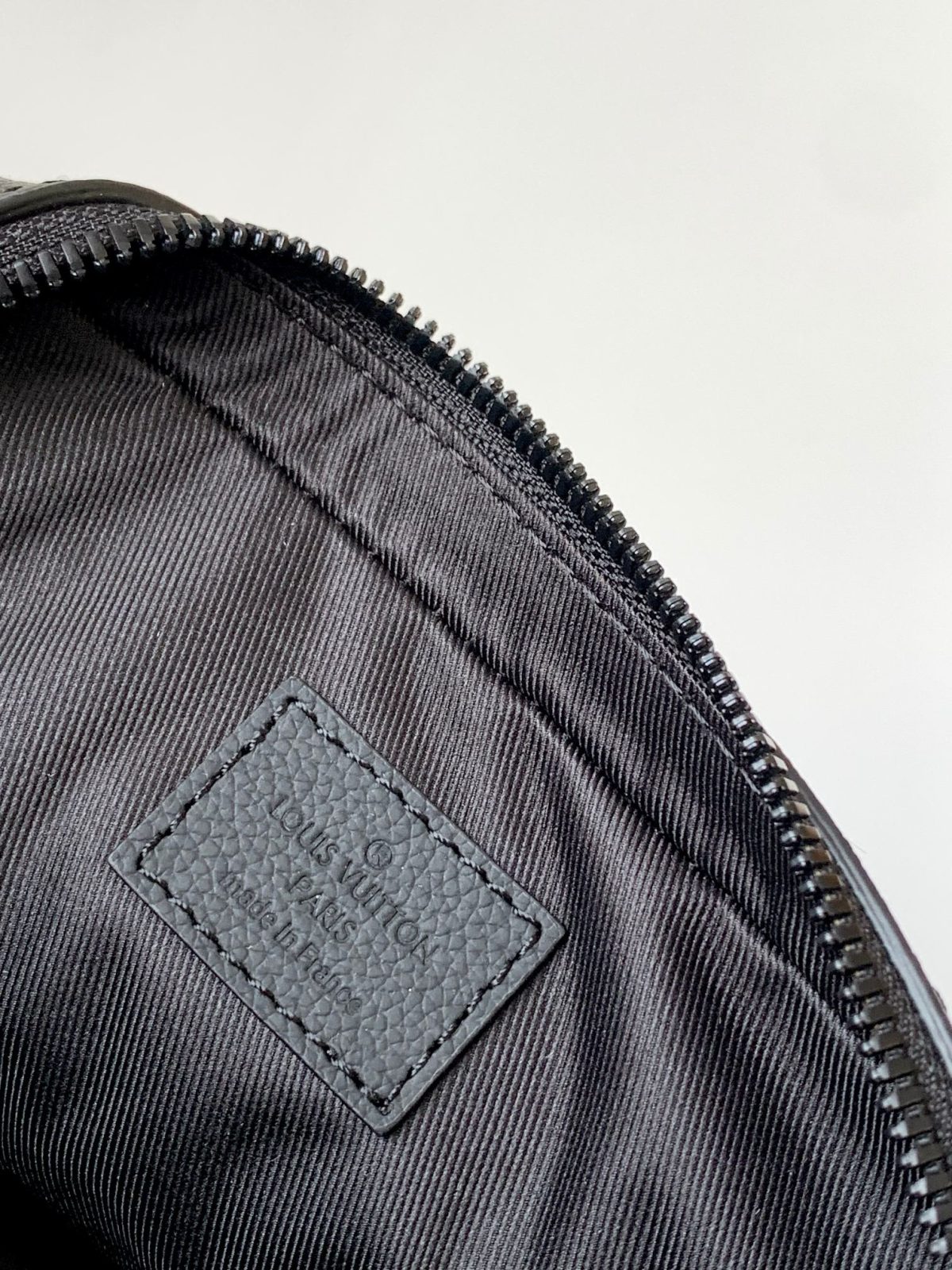 Louis Vuitton M46602 Men Shoulder Bags Size 25*18.5*7cm - Image 9