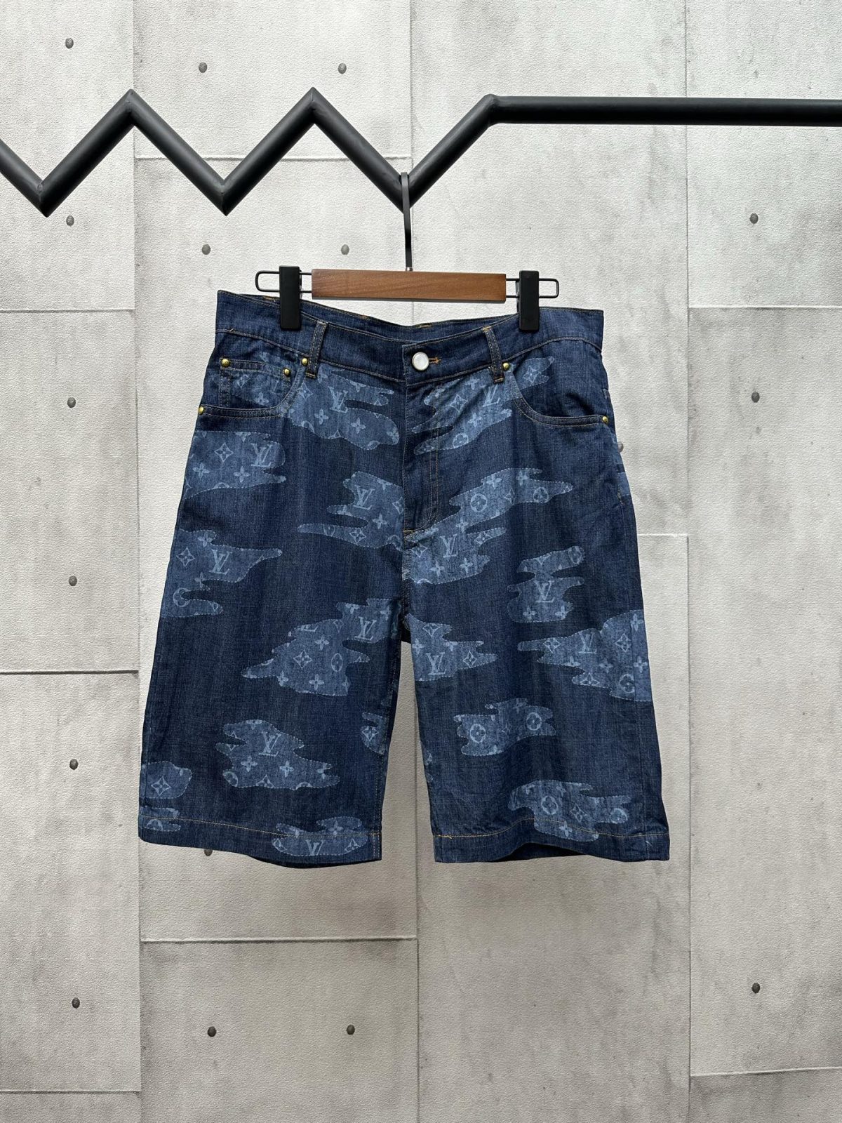Louis Vuitton Unisex Shorts Size S-XL - Image 1