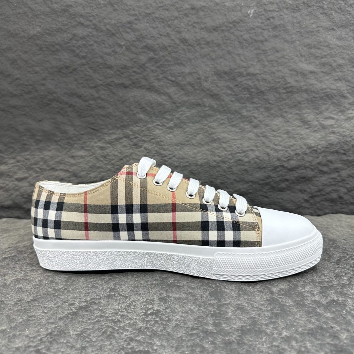 Burberry Sneaker Size 36-46 - Image 9