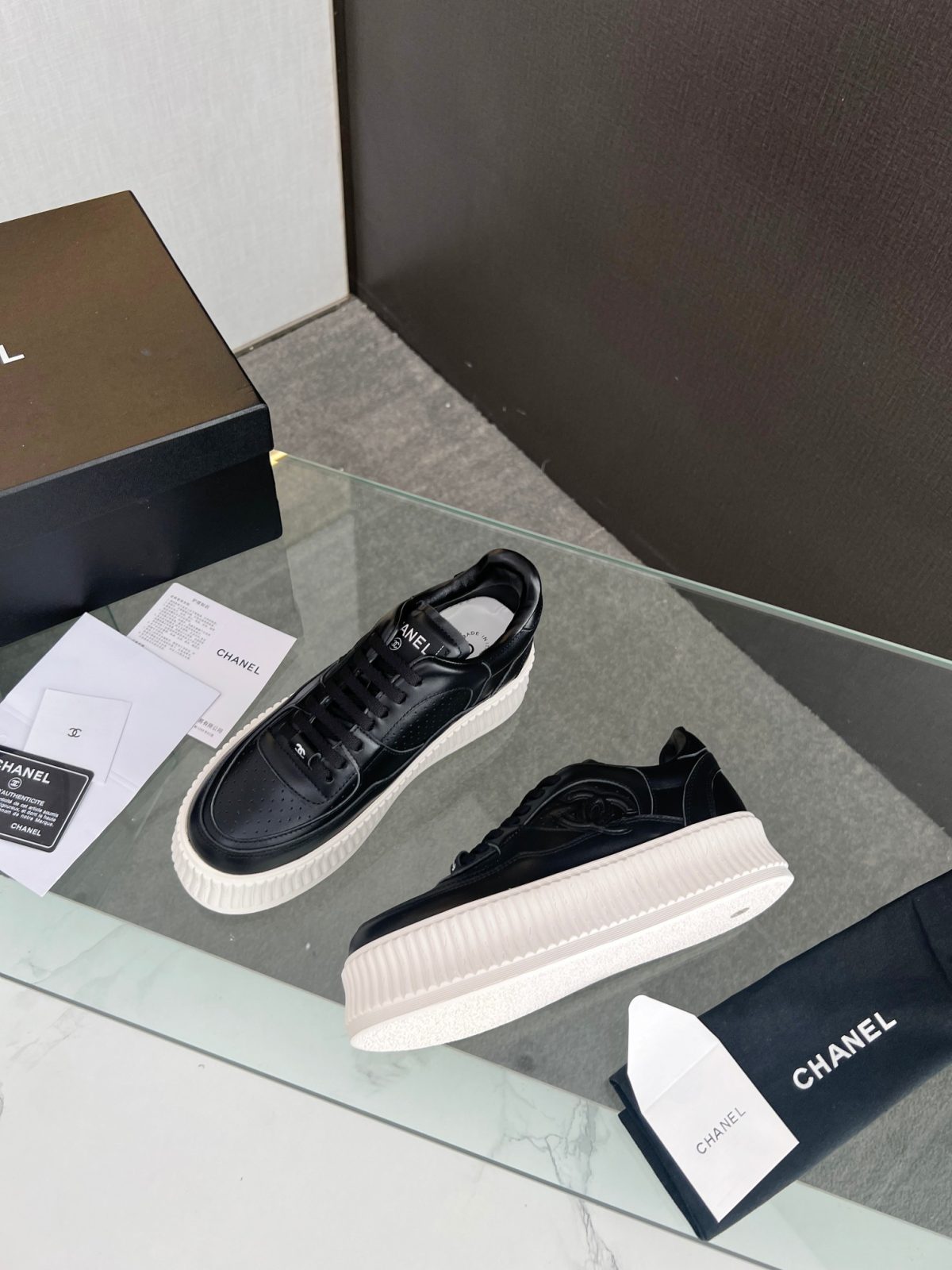 Chanel Sneaker Size 36-40 - Image 3