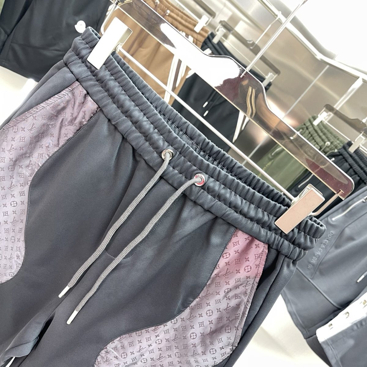 Louis Vuitton Shorts M-3XL - Image 8