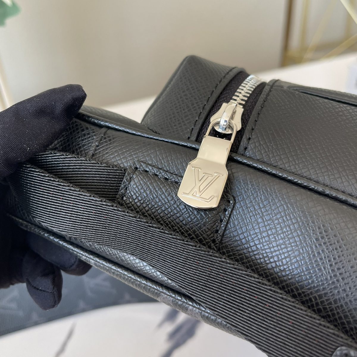 Louis Vuitton M30233 Outdoor Messenger Men Bags Size 29.5*20*10.5cm - Image 8