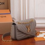 Louis Vuitton M20838 2022SS Women Shoulder Bags 21*12*9cm - Image 2
