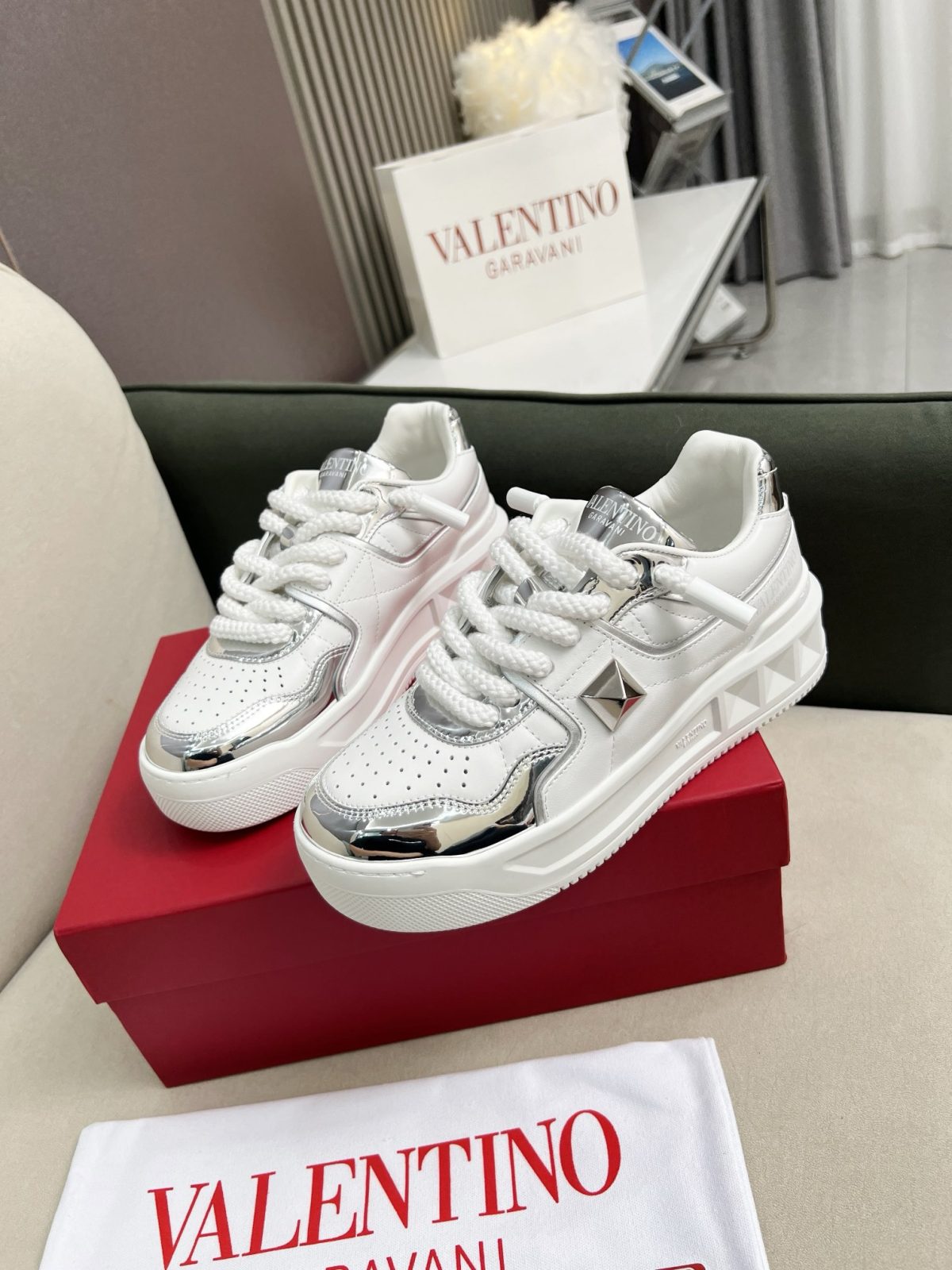 Valentino 2023 new Sneaker size 35-46 - Image 3
