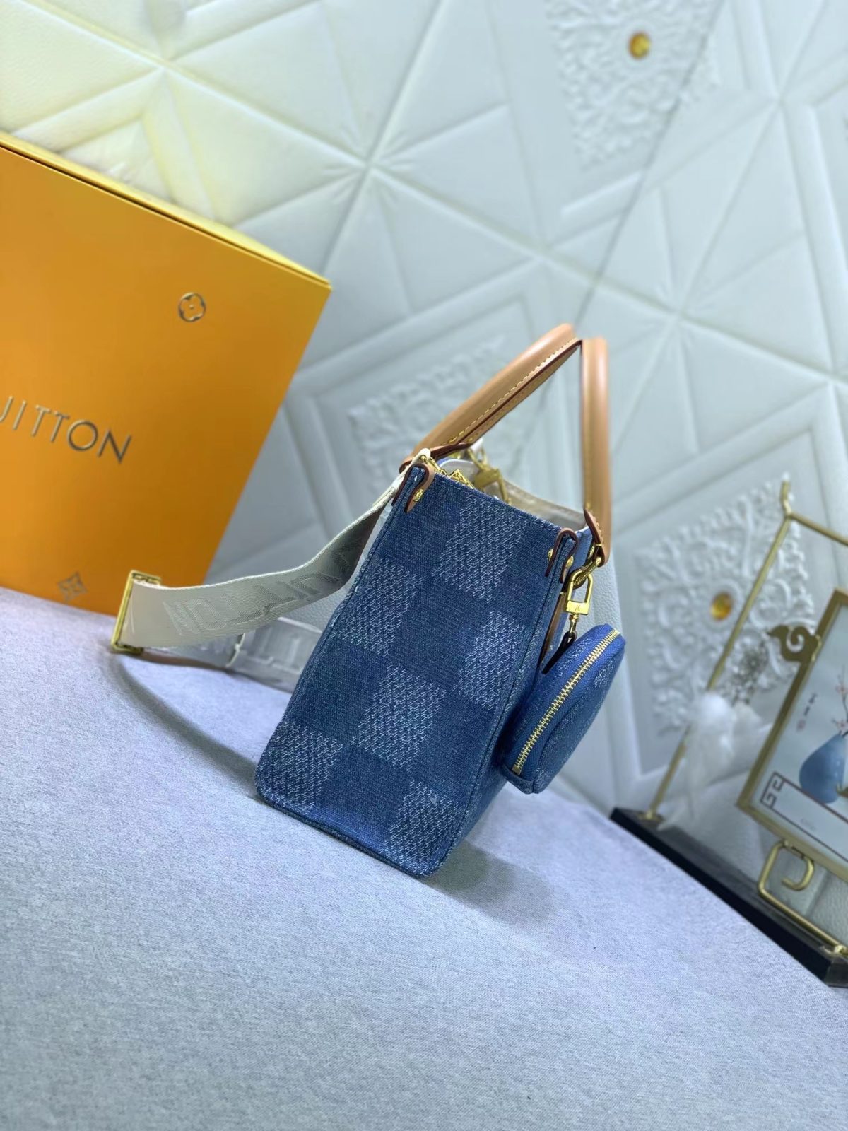Louis Vuitton Monogram Reverse Giant Toron Denim Cowboy Women Shopping Bags 25*19*11.5cm - Image 4