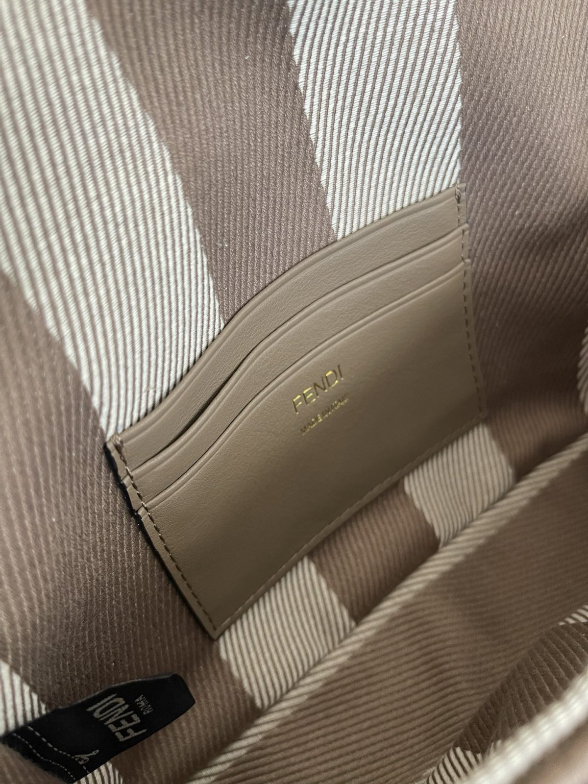 Fendi Baguette Shoulder Bags Small 19*10*4cm - Image 8
