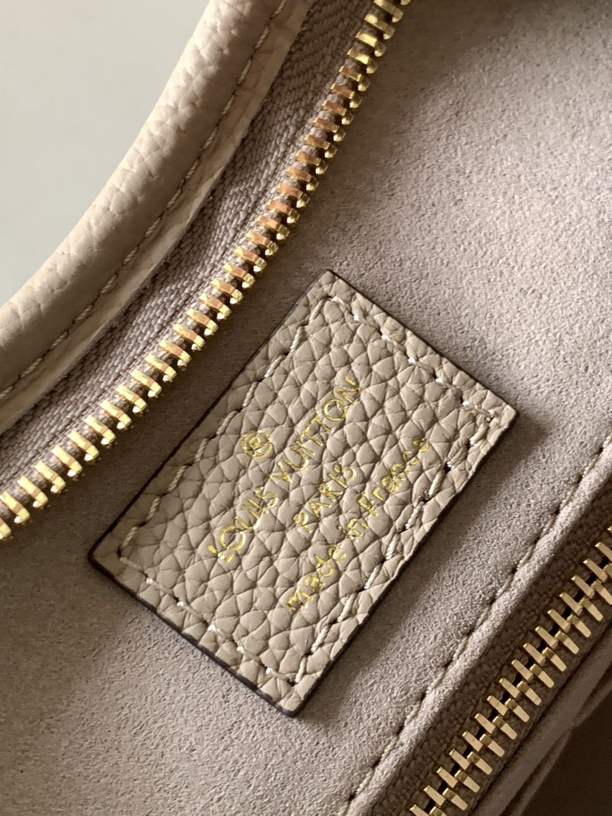 Louis Vuitton M46277 CarryAll Women Bags Size 29*24*12cm - Image 9