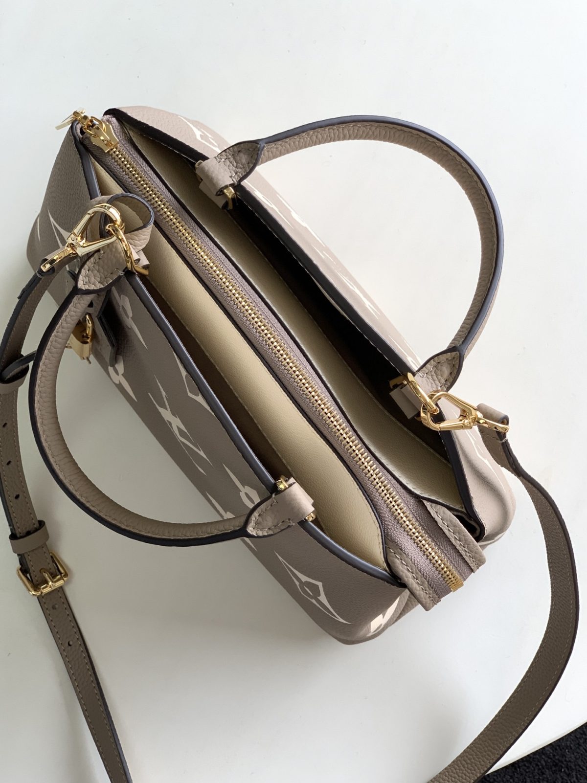 Louis Vuitton M45833 Women Bags 2-Size - Image 6