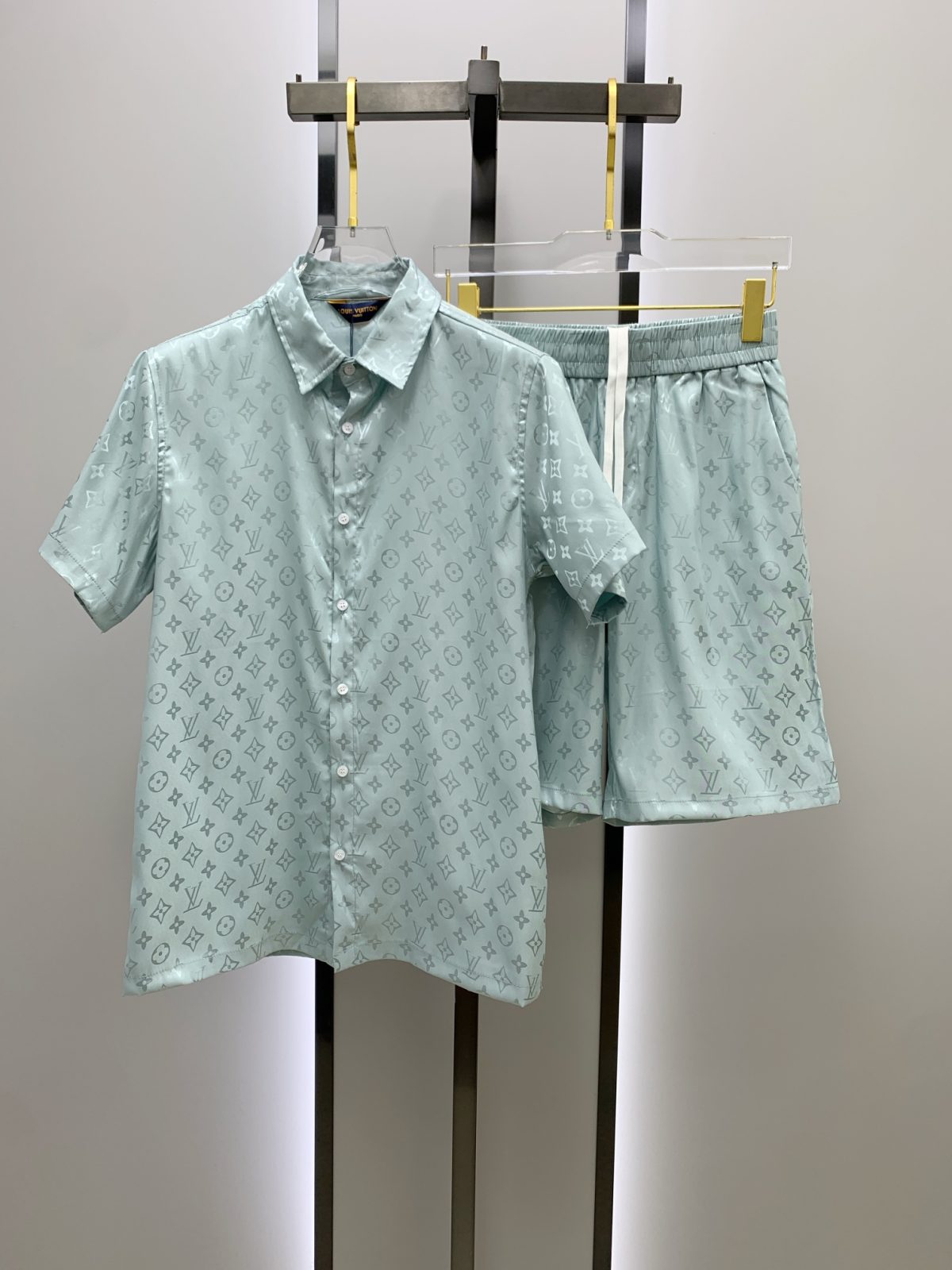 Louis Vuitton Sommeranzug Size M-XXL - Image 1