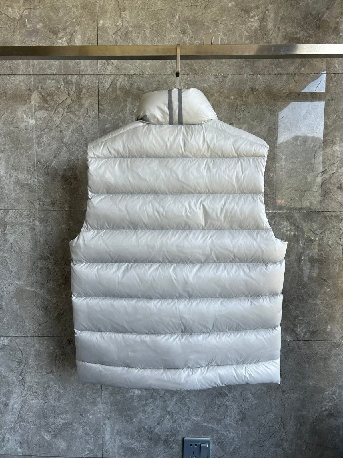Canada Goose E2229 Crofton Vest-WD Men Winter Vest Size S-XXL - Image 2