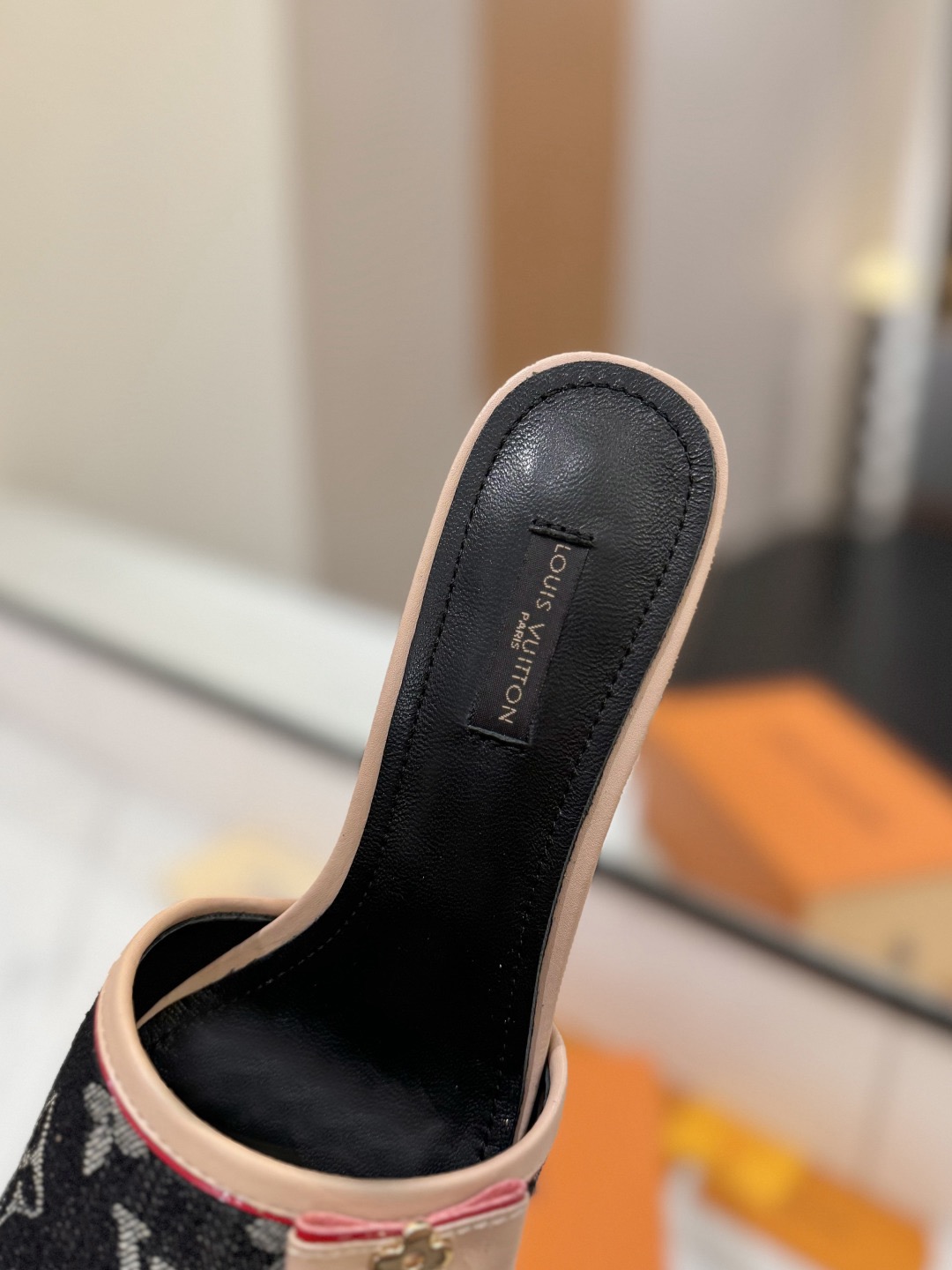 628ffa7b0b94cf64.jpg Louis Vuitton LV Archlight Pumps Size 36-41 - Image 7