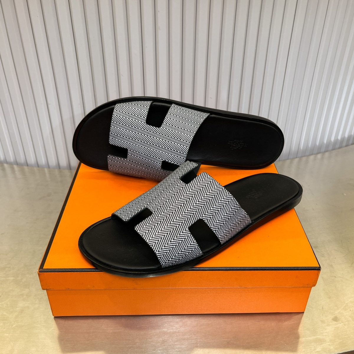 Hermes lzmir Sandals Size 40-45 - Image 2