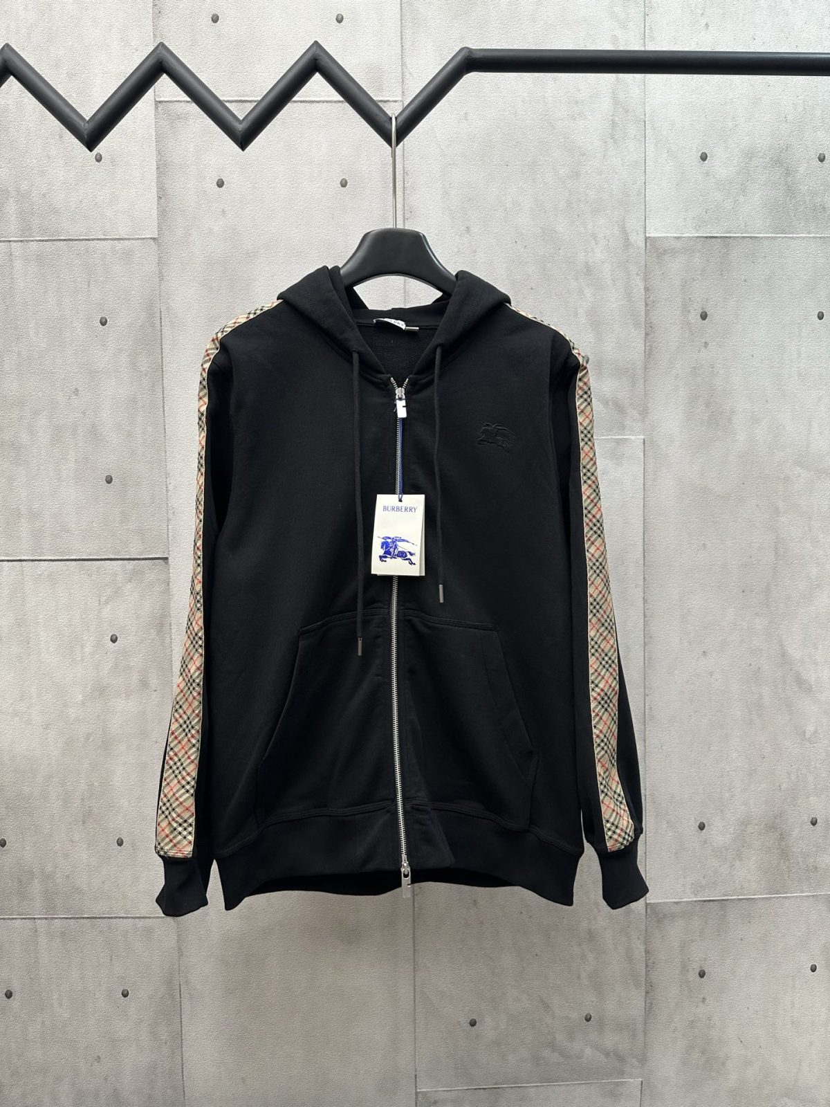 Burberry Unisex Jacket Size S-XL - Image 1