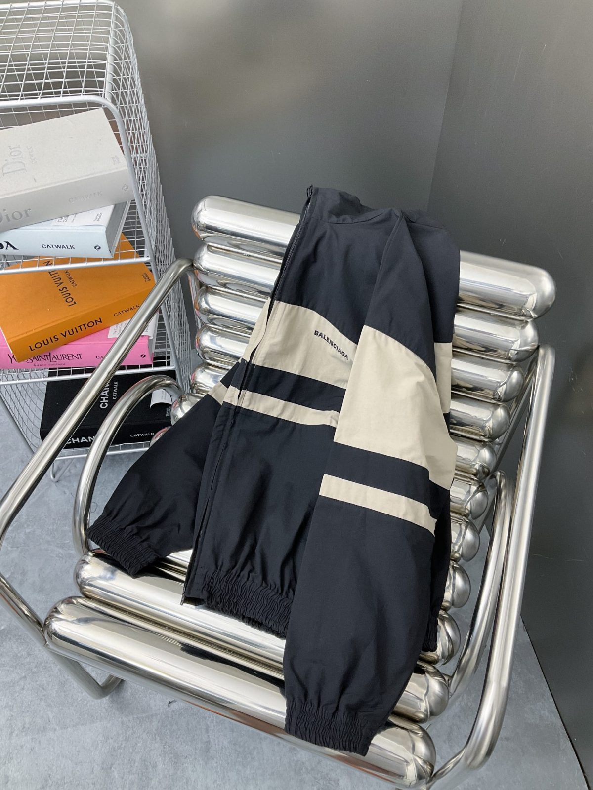 Balenciaga New Jacket Size S-XL - Image 3