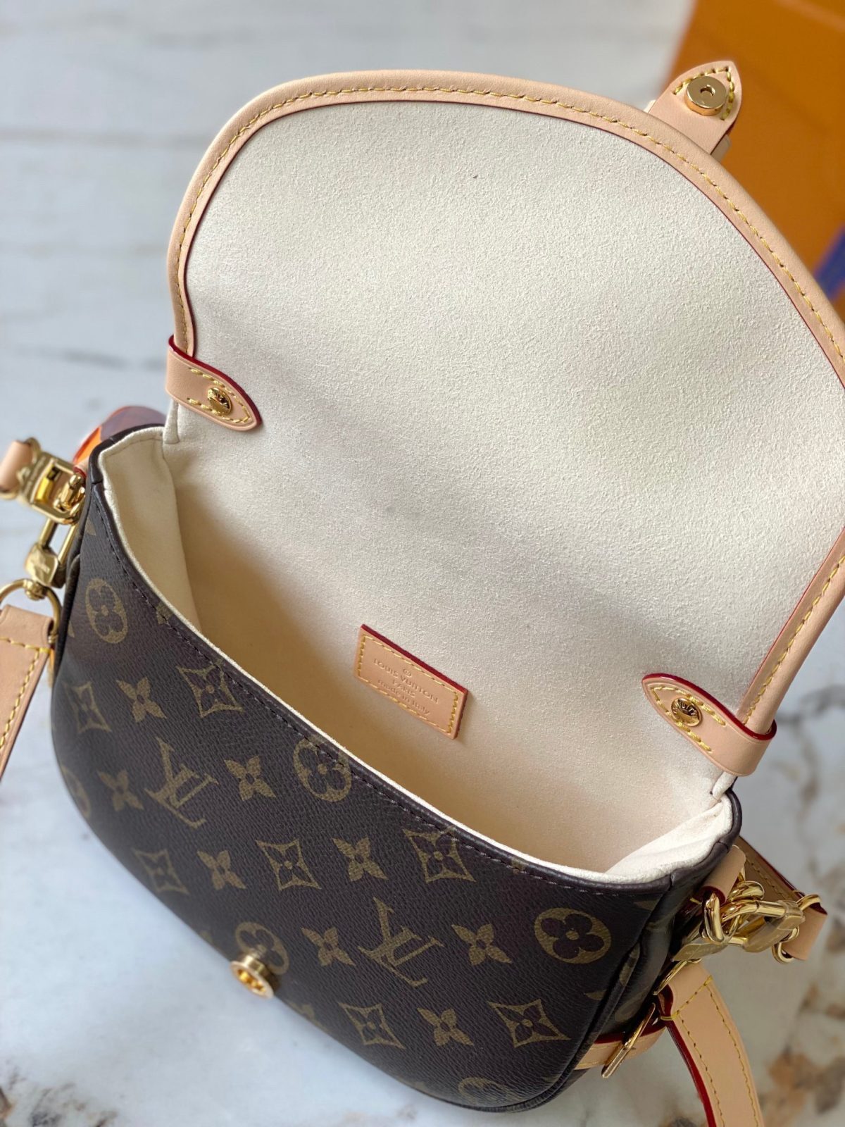 Louis Vuitton M46740 Saumur BB Women Shoulder Bags Size 20*15*7.5cm - Image 8
