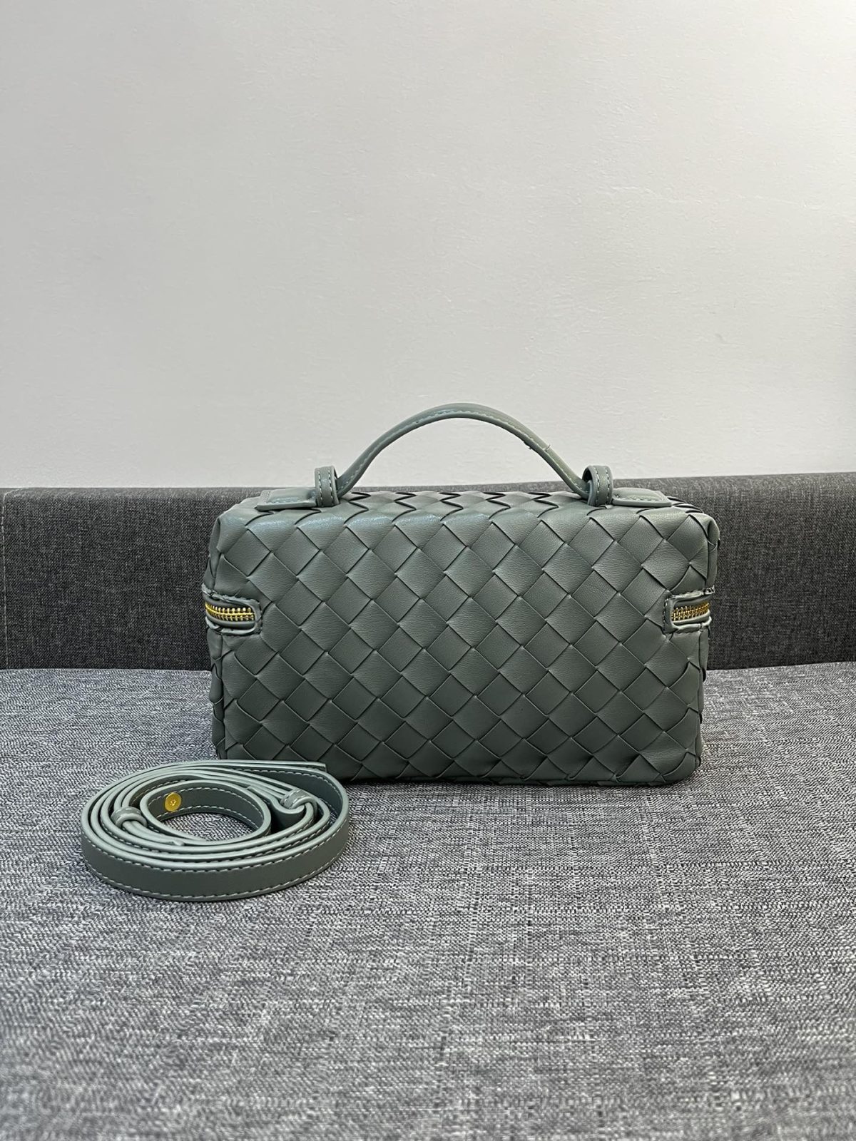 Bottega Veneta Vanity Case Shoulder Bags 24*13*6cm - Image 4