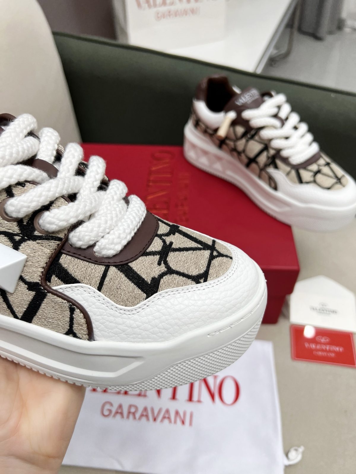 Valentino 2023 new Sneaker size 35-46 - Image 9